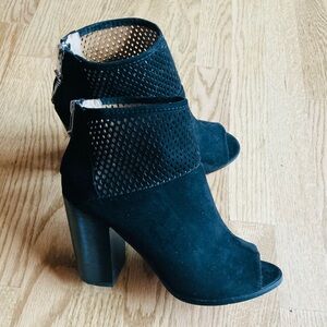 Elegant casually dressy booties🌹🌹